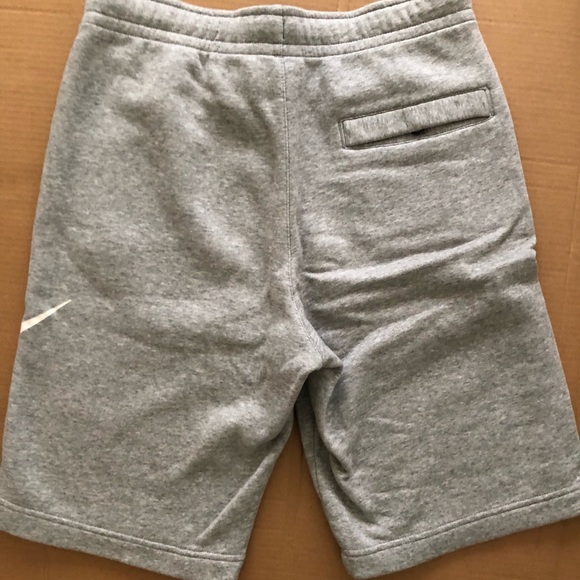 Awesome and comfortable Nike fleece shorts - Picture 4 of 8